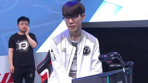 LOL:IG不敌BLG,粉丝吐槽IG视野是个大问题! LOL:IG不敌BLG,粉丝吐槽IG视野是个大问题!