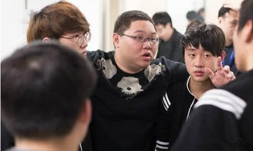 LOL：PDD直播表示RNG不敢用新人，推荐过去的新上单黄了！