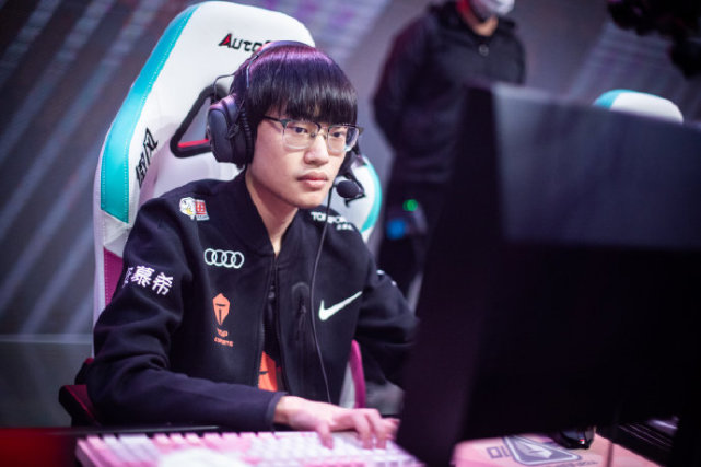 TES击败EDG,Knight将韩服ID改为:争口气 TES击败EDG,Knight将韩服ID改为:争口气