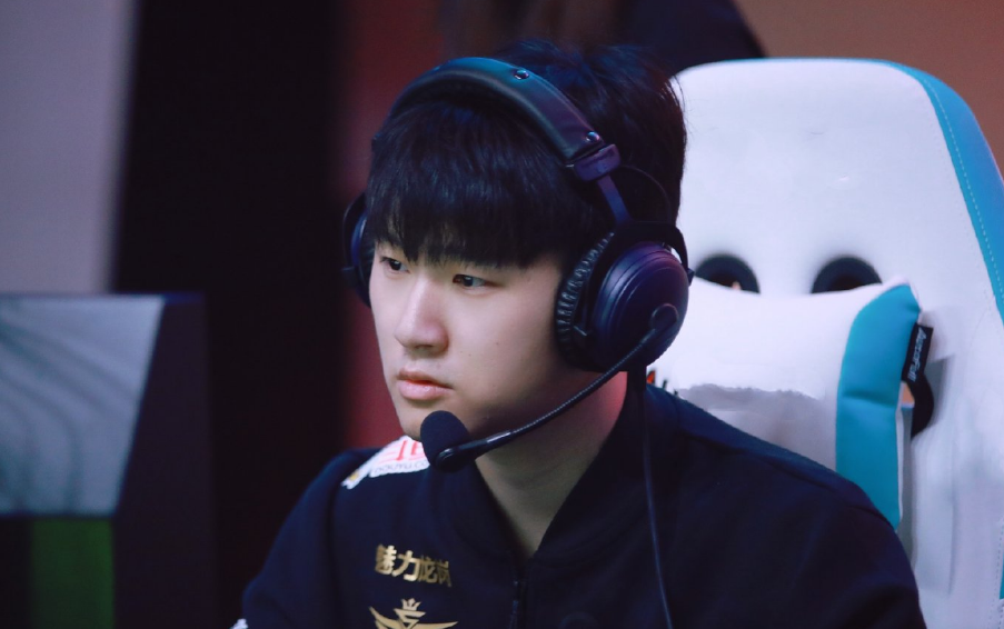 今日赛事:Mole大战Knight,TES冲击七连胜 今日赛事:Mole大战Knight,TES冲击七连胜