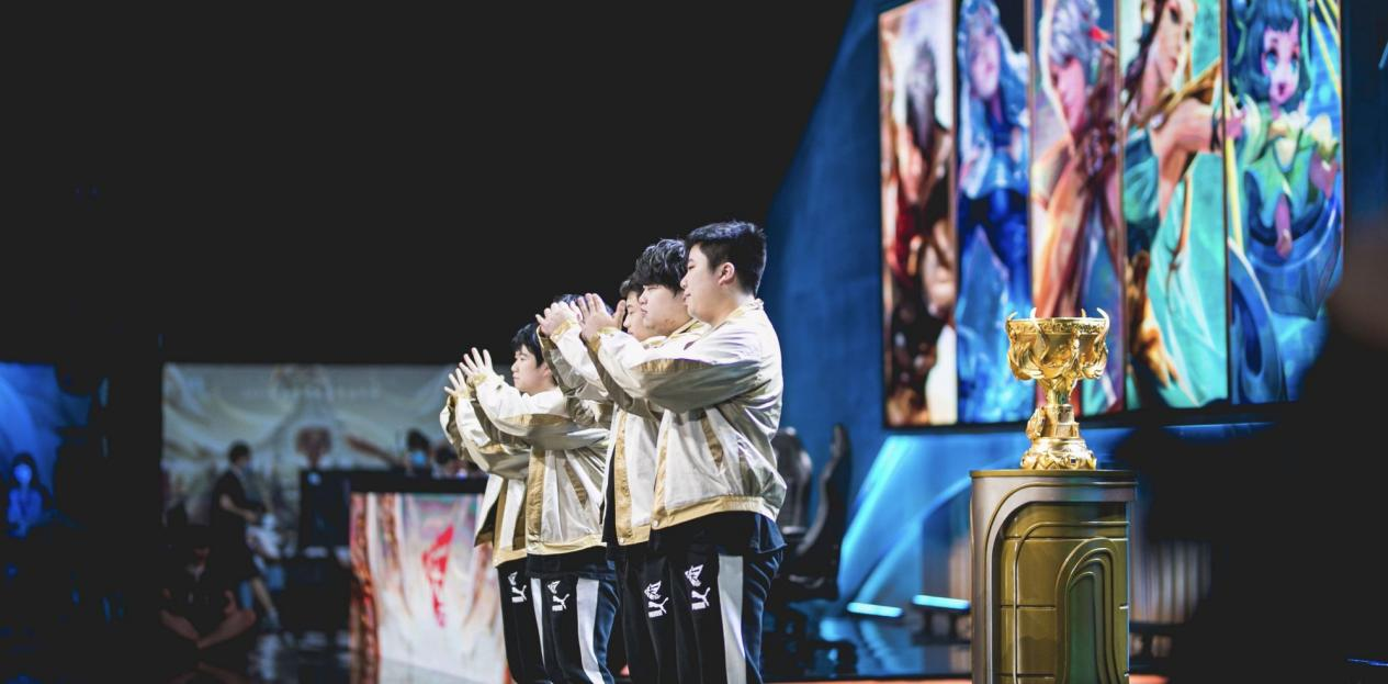 成都AG超玩会晋级世冠淘汰赛！小组赛未尝一败