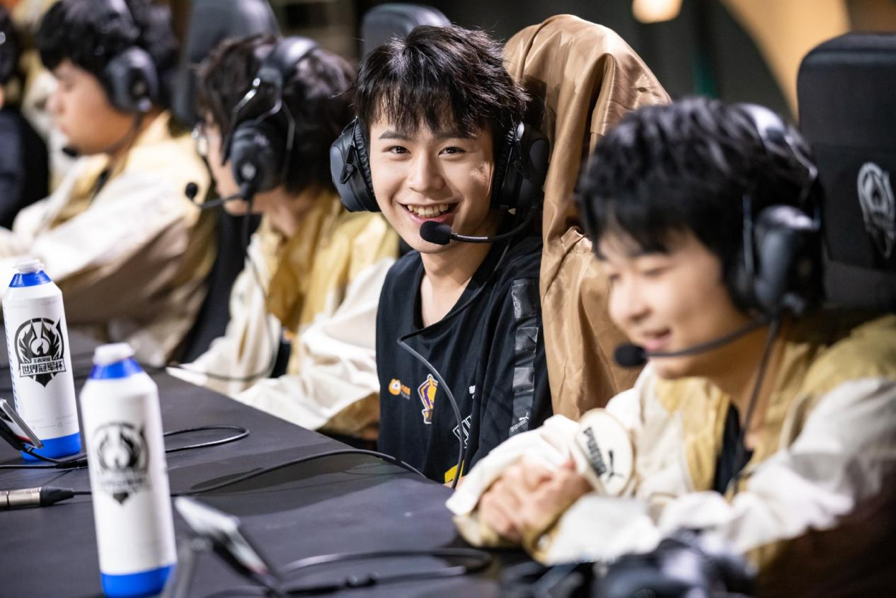 南京Hero战胜重庆QG，星痕两夺MVP