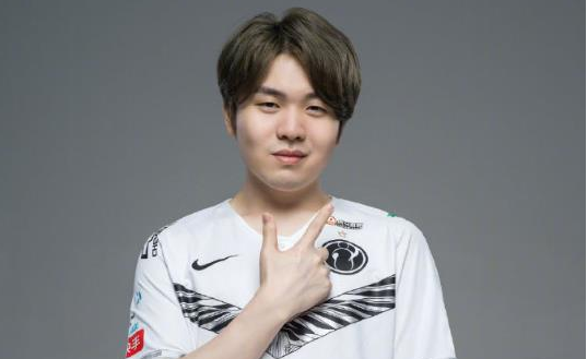 中单Rookie开韩餐店,多位职业选手捧场 中单Rookie开韩餐店,多位职业选手捧场