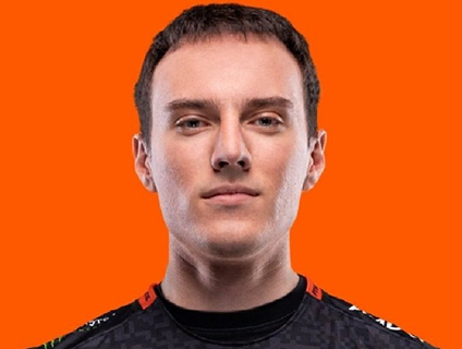 Perkz  PS自己身穿FNC队服照片意欲何为？