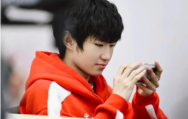 AG惨败RW侠提前出局，大赛成绩不断下滑