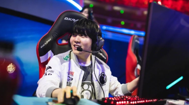 rookie端正职业态度,打上韩服rank前五十 rookie端正职业态度,打上韩服rank前五十