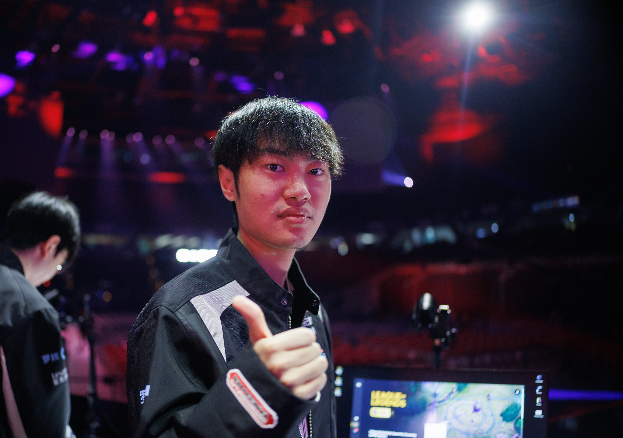 3-1击败MKOI左手塞拉斯“闪电五连鞭”主宰比赛，BLG