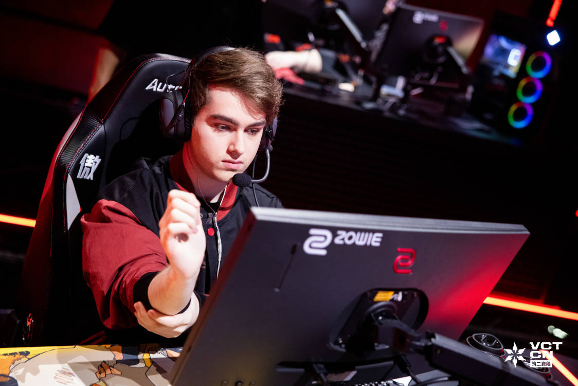 autumn进点四杀出手狠辣，FPX让一追二击败NOVA